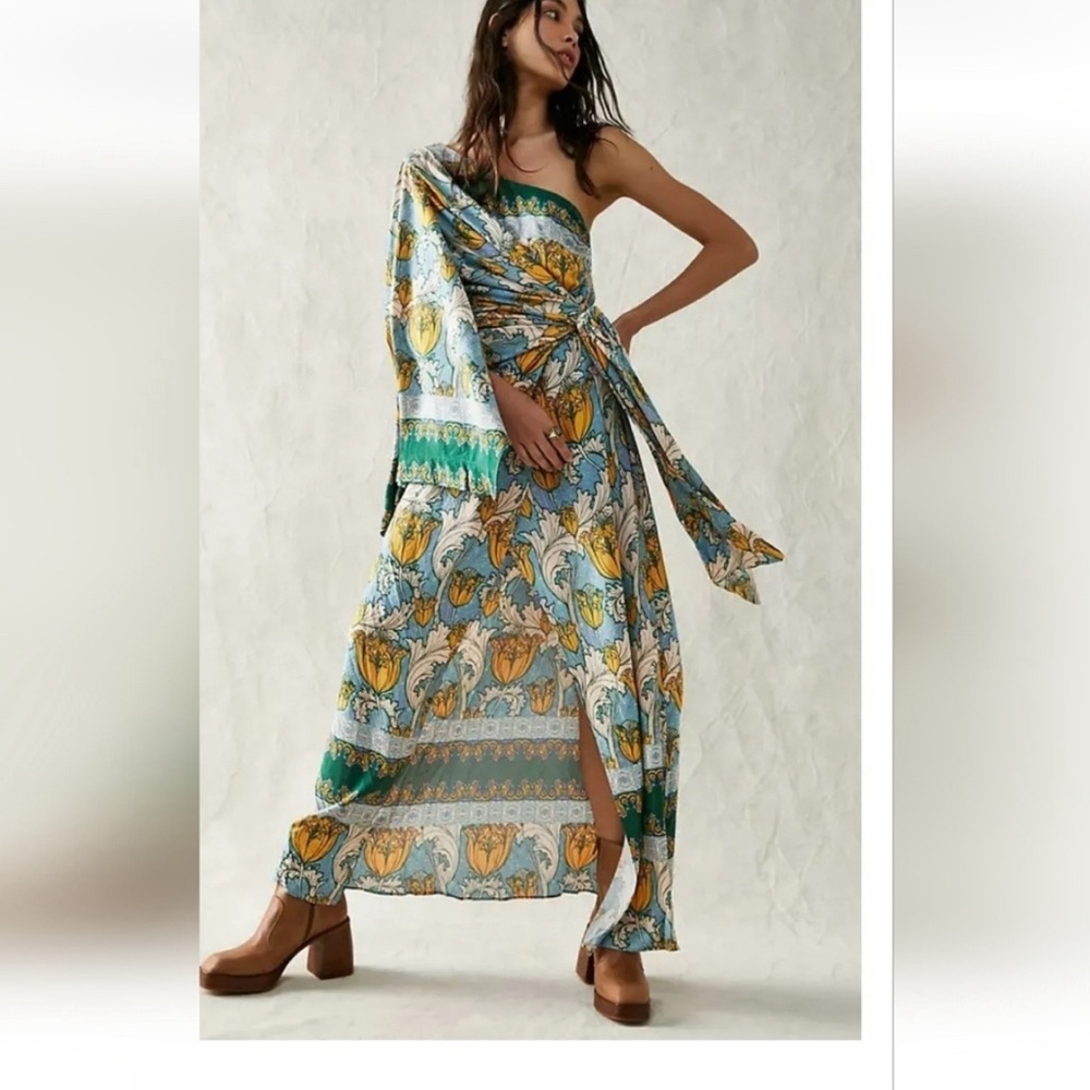 Gorgeous one shoulder dress